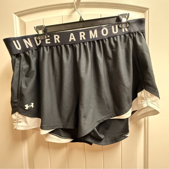 Under Armour Women's Heat Gear Loose Fit Shorts in Black Size 2XL Running - Picture 1 of 7